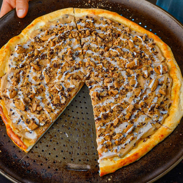 Pizza de postre proteica con masa para galleta con chispas de chocolate, 760 calorías, 12”